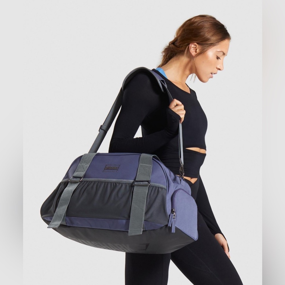 Gymshark “Hold-All Tote” in Steel Blue